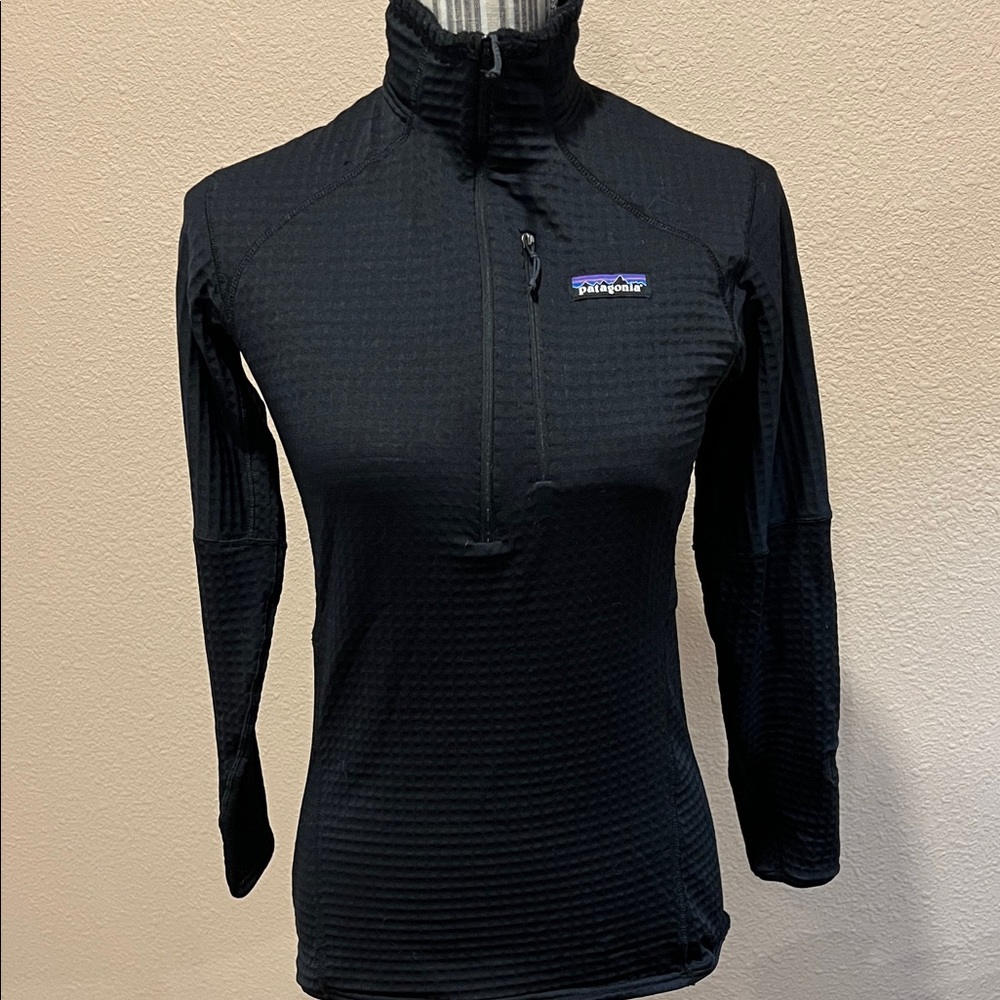 Patagonia R1 Women's Black Quarter-Zip Pullover. XS. EUC